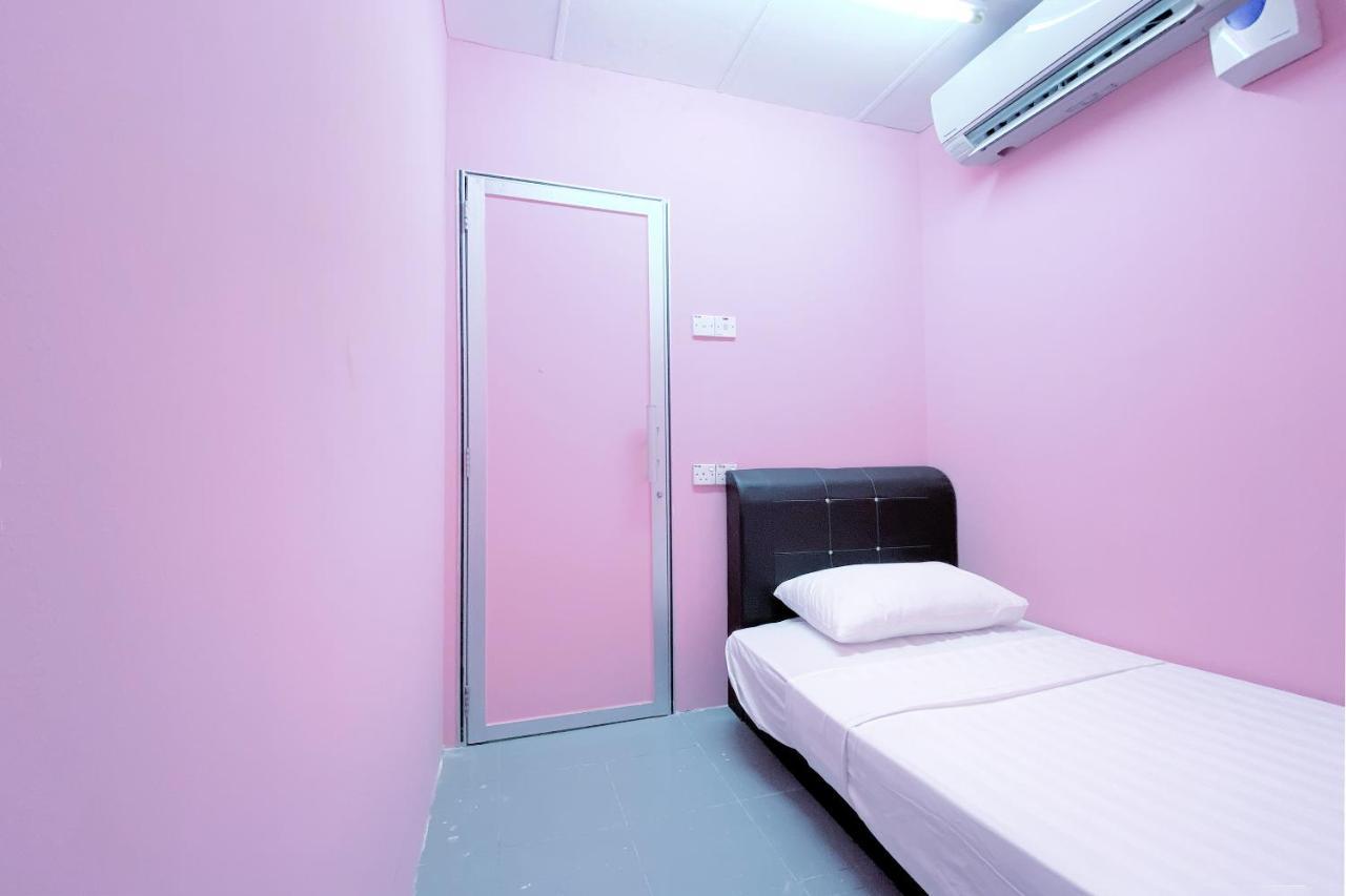Spot On 90123 Rainbow Guest House George Town Exterior photo