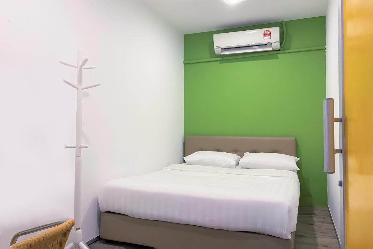 Spot On 90123 Rainbow Guest House George Town Exterior photo